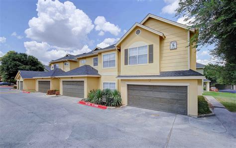 Castle Hills Townhomes | Apartments in San Antonio, TX