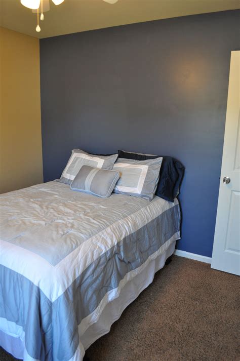 Our Guest Bedroom Paint Colors Sherwin Williams Distance The Blue