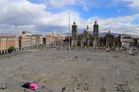 El Zócalo La Plaza De La Constitución Mexico City