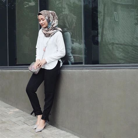 Para wanita muslimah kini semakin pandai dalam memilih model dan memadupadankan model pakaian muslimahnya. Dengan 6 Model Baju Kerja Casual Muslimah Ini, Tampil ...