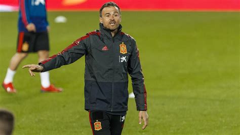 The popular 'lucho' (gijón, 1970) came to fc despite his madrid past, he adapted quickly to his new club, and soon became one of the most charismatic players ever to. Luis Enrique - Player Profile - Football - Eurosport