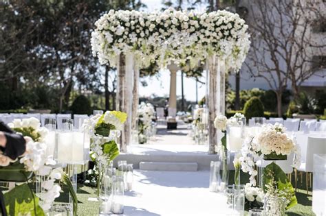Glamorous White California Wedding at the Monarch Beach Resort - MODwedding