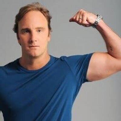 Los angeles lakers owner jeanie buss and actor/radio host/comedian jay mohr have reportedly been quietly dating for months according to tmz. Jay Mohr Bio, Wiki, Age, Net Worth, Wife, Jeanie Buss ...