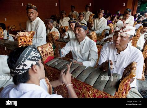 Indonesia Bali Tejakula Village Pura Maksan Templo Orquesta Gamelan