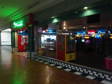Dead Malls Unrenovated Arcade Straight Out Of The 90s Pics