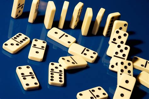 This is dominoes playing strategy at its finest! How do you play dominoes? The best dominoes game tutorial ...