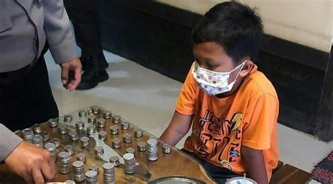 Luar Biasa Bocah Di Bandung Sumbang Uang Receh Untuk Beli Apd Tenaga Medis