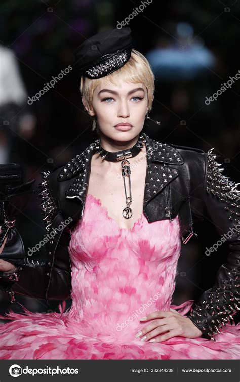 Milan Italy September Gigi Hadid Walks Runway Fendi Show Milan Stock