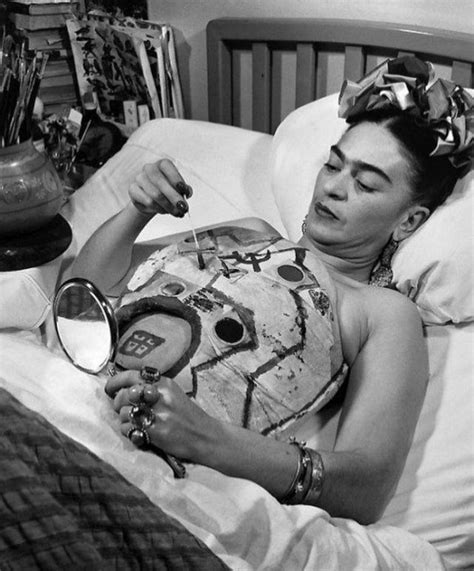Celebrate the life of frida kahlo with these beautiful photographs. Intimate Photographs of Frida Kahlo Painting on Her Bed ...