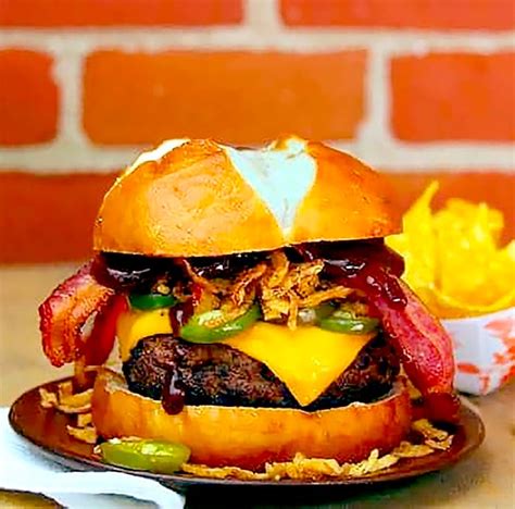Sweet And Spicy Jalape O Bacon Cheddar Burger Brings The Heat
