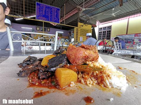It is a meal of steamed rice which can be plain or mildly flavored. Nasi Kandar Paling Sedap Di Kota Bharu