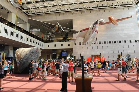 Looking Up The Smithsonian National Air And Space Museum Wvxu