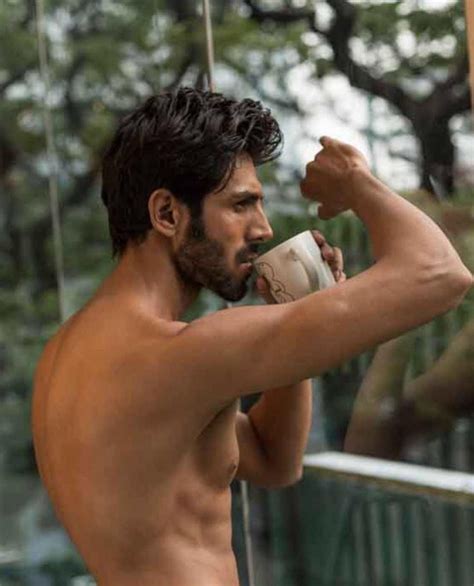 Kartik Aaryan Vicky Kaushal Ayushmann Khurranas Shirtless Moments