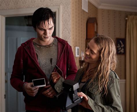 Review Warm Bodies Twists Zombie Tradition For Horror Comedy Combo
