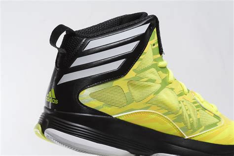 Adidas Crazy Fast 提供攻防兩端絕佳戰力