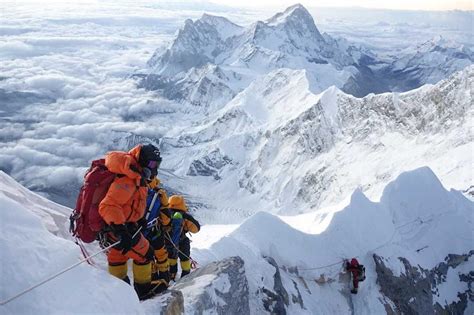 Shocking Photo Shows Mt Everest Death Zone Traffic Jam As Climber