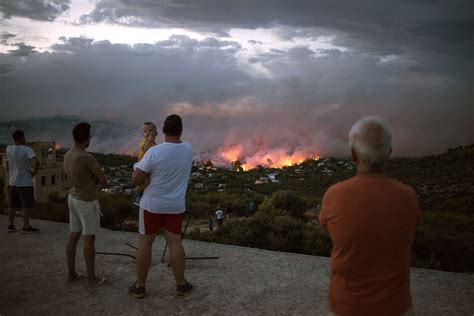 athens greece wildfire dozens dead as blaze threatens holiday resorts around capital