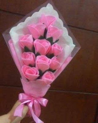 Tentunya hal ini dapat membuat hubungan kamu semakin romantis. Buket bunga buat teman kuliah yang wisuda pacar tersayang ...