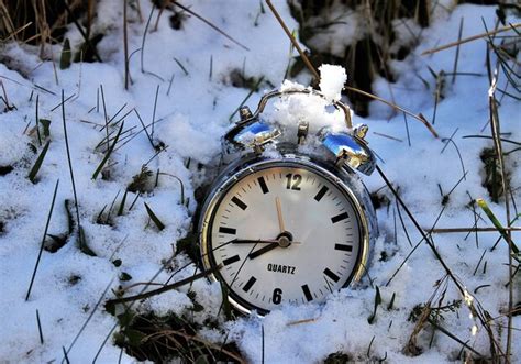 В результате израильтяне потеряют один час сна, но получат дополнительный световой час в течение дня. Перевод часов на зимнее время 2020: когда украинцы ...