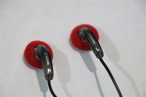 How To Wear Headphones Correctly For Optimum Comfort And Function