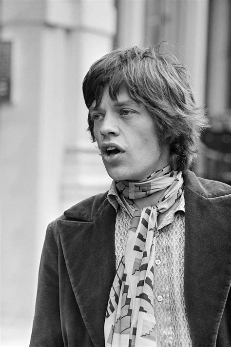 Obwohl er touren nicht mag, wird watts wohl auch mit 80 noch in stadien trommeln. Pin on Rolling Stones