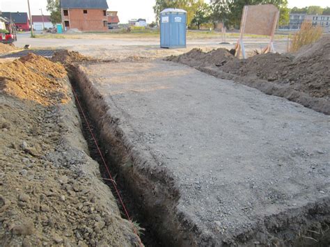30 cm breiter und bei garagen 15 cm, bei gartenhäusern 30 cm länger als das gebäudemaß ist. Unser Hausbau: Garage in Eigenleistung: Fundament ...