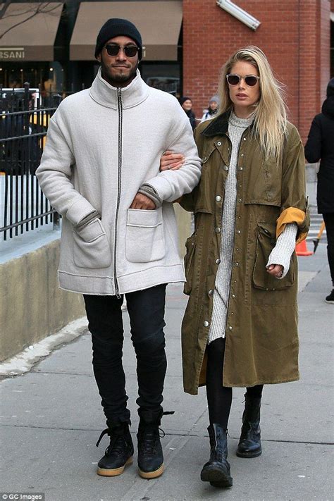 Pda In Nyc Doutzen Kroes And Husband Sunnery James Gorr Were Spotted Taking A Walk Aroun