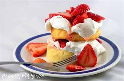 I love strawberries and i like making this for a healthy snack. How to Make Low-Calorie Strawberry Shortcake | Strawberry recipes, Dessert recipes, Strawberry ...