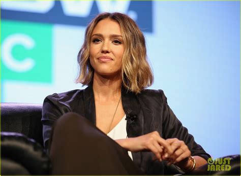 Full Sized Photo Of Jessica Alba Shows Off Her New Bob Haircut 04
