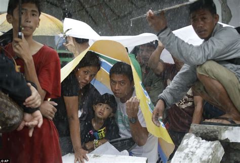 philippines typhoon haiyan bodies piled in streets as makeshift mortuaries are overrun daily