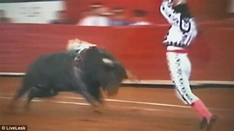 Horrific Moment Matador Is Gored In The Heart During Bullfight In Mexico Daily Mail Online