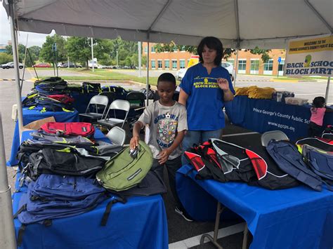 Hundreds Show Up For Backpack Drive Thru In Prince Georges Co Wtop News