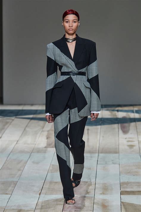 Fashionistas 17 Favorite Collections From Paris Fashion Week Fall 2020