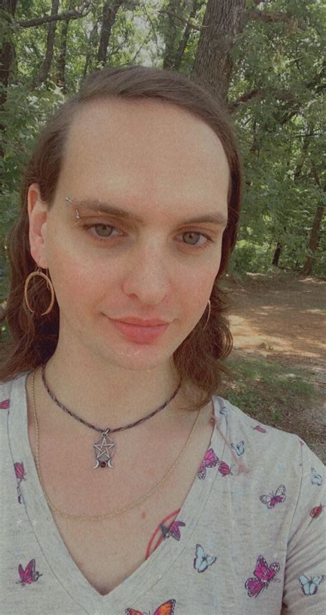 ugly girl posts selfie r trans