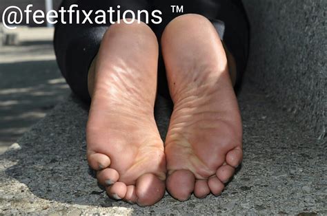 Feetfixations Soles Ebonysoles Prettyfeet Wrinkledsoles Prettyebonyfeet Toes