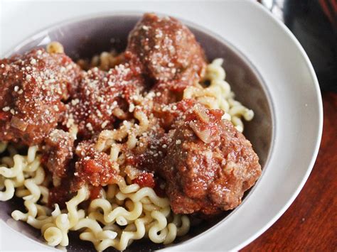 Slow Cooker Italian Sausage Meatballs With Chianti Sauce And Fusilli Recipe