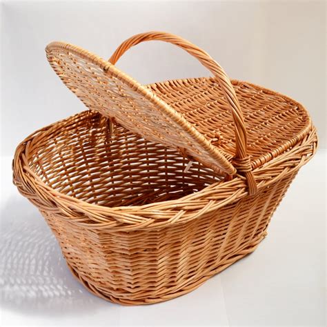 Traditional Woven Wicker Willow Picnic Basket With Handle Lid