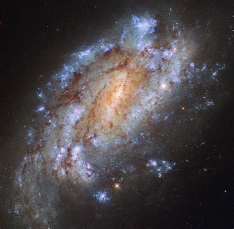 Nove Spoznaje Sugeriraju Da Se Galaksije Gase Iznutra Prema Van Kozmos