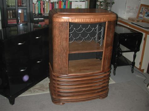 See more ideas about radio, old radios, antique radio. Old Radio Wine Bar | Diy furniture, Vintage radio cabinet ...