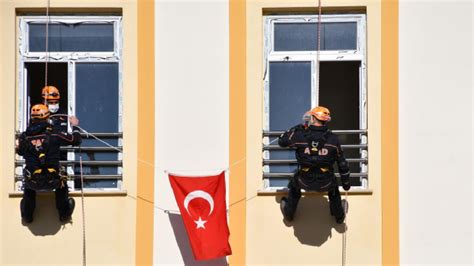 Sivas'ta deprem | son depremler. Sivas'ta deprem ve acil durum tahliye tatbikatı gerçekleşti - Son Dakika Haberleri