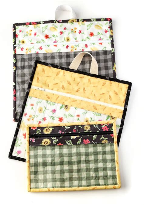 Homestead Life – Vinyl Project Bags + FREE Tutorial! – Riley Blake Designs in 2020 | Sewing