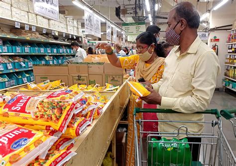 Indias Retail Inflation Hits Four Month Low In October Nearing Rbis