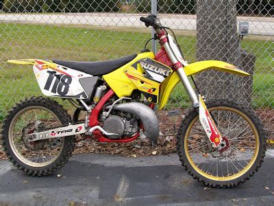 A 250cc dirt bike is a great choice for both new and experienced riders, because is it a pokey little 250cc 4 stroke dirt bike or small capacity adventure motorcycle? GOOGINS AUTO: 2003 250 Suzuki 2 Stroke Dirt Bike - $1250