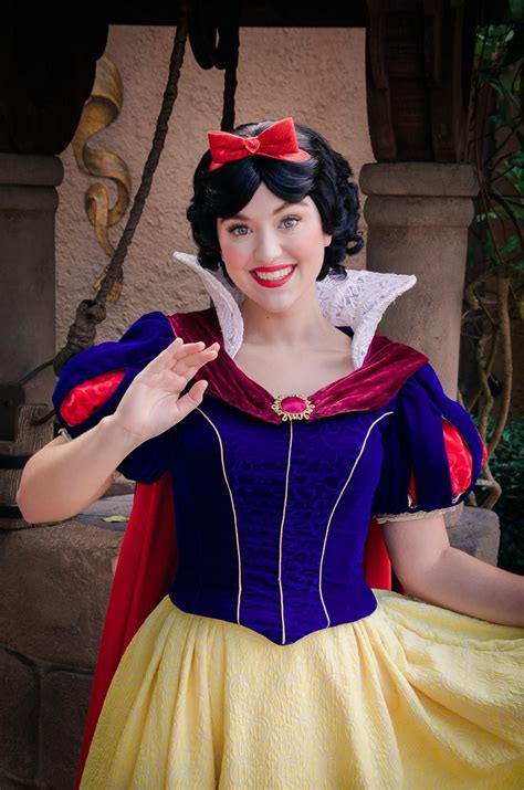 My Portrait Of Snow White At Epcot All Disney Characters Cosplay Characters Face Characters