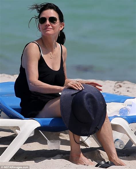 Courteney Cox Is Trim For Beach Holiday With Daughter Coco Daily Mail
