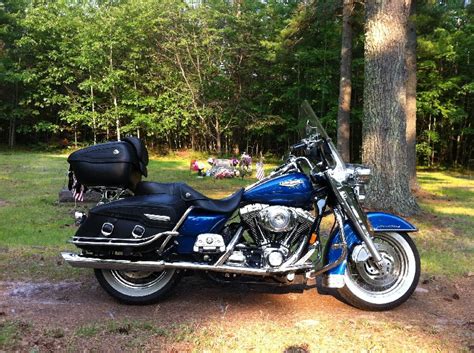 Let the pictures do the talking. 2005 Harley-Davidson® FLHRCI Road King® Classic (Sunglo ...