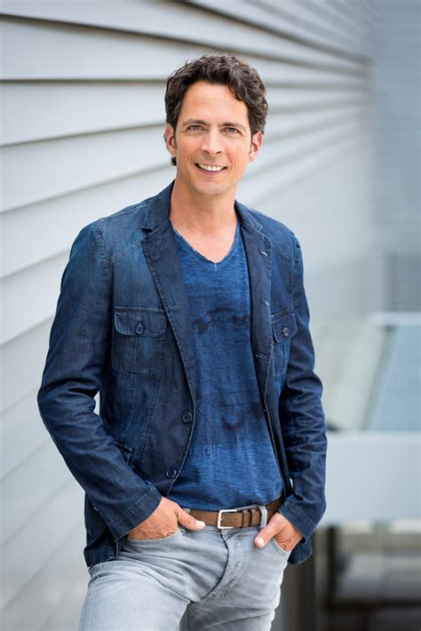 Jo doesn't give her heart away easily, but when she does she falls hard. Jo Hiller - Moderator und Reporter