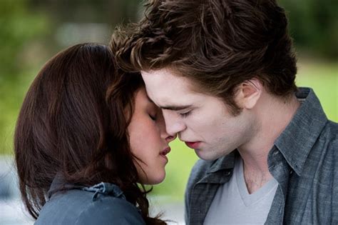 Stills From The Twilight Saga New Moon Bella Jacob And Edward In The