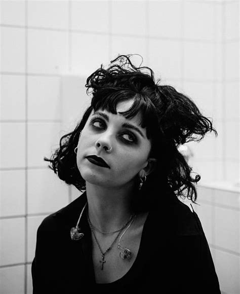 Pin By クラブマルチパック缶 On Pale Waves Pale Waves Cool Hairstyles Just Beauty