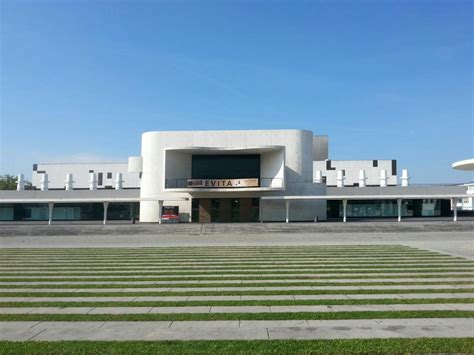 Bereits 2014 hatten architekturstudenten des fachbereichs entwerfen und stadtplanung der tu darmstadt vorschläge und entwürfe für die zukünftige nutzung der brachliegenden minigolfanlage erarbeitet. Eröffnungskonzert Staatstheater Darmstadt | Freier ...